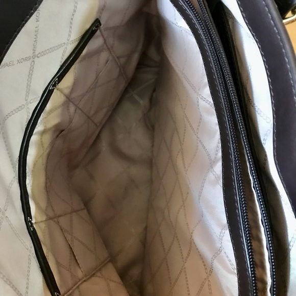 Michael Kors Signature Monogram Faux Leather Women's Shoulder Bag - Picture 6 of 7